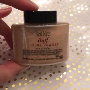 Ben Nye setting powder